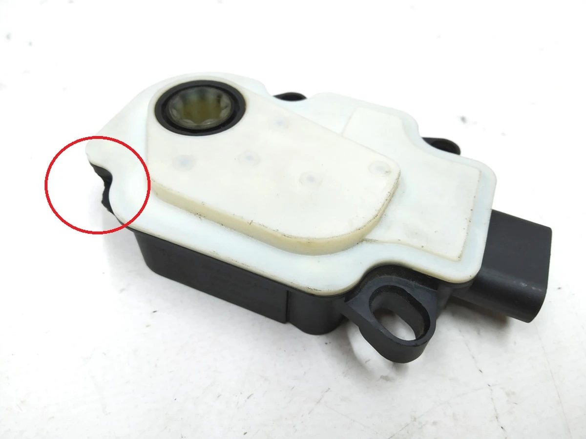 4 Ventilation grill opening control module (side eyelets) with damage Tesla model S, model S REST 1007269-00-F