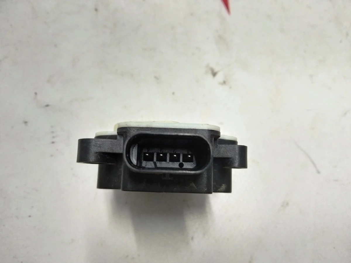 4 Ventilation grill opening control module (central radiator) Tesla model S, model S REST 1007256-00-K