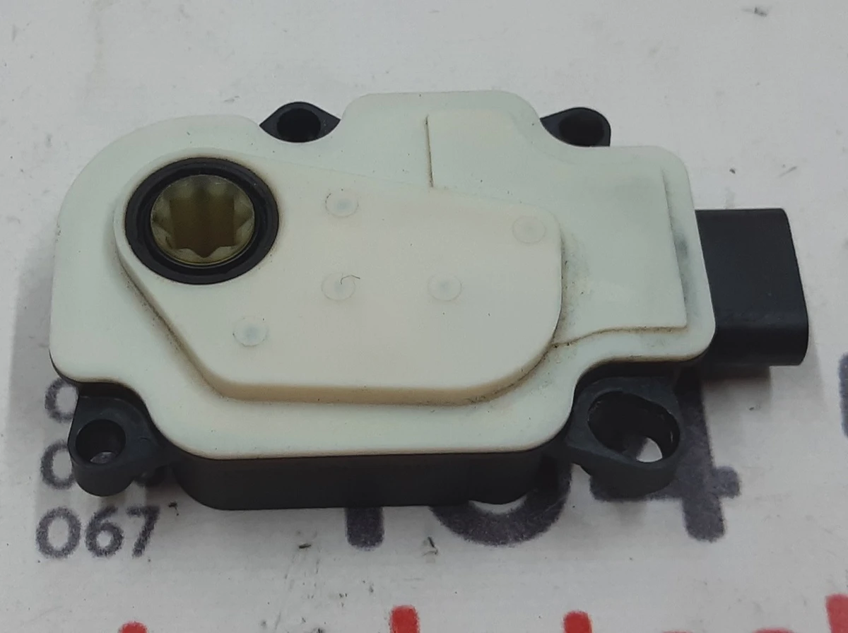 4 Ventilation grill opening control module (central radiator) left #3 Tesla model S 1007256-00-K