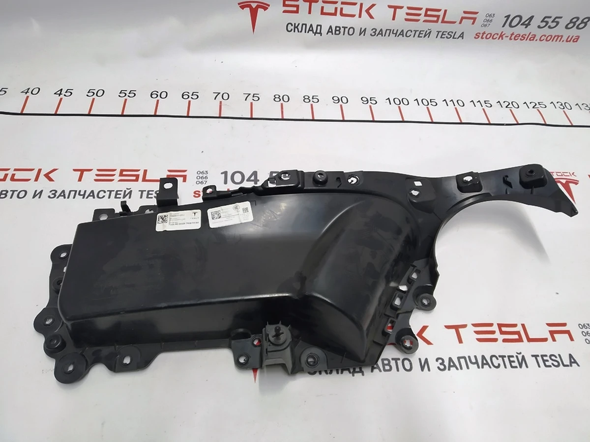 14 Ниша кармана карты двери передней правой (с повреждениями) Tesla model 3 1090411-01-H