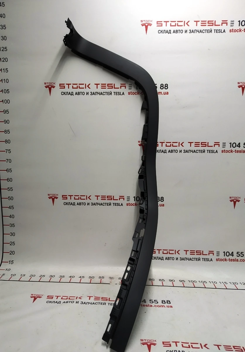 12 Накладка отвору стійки C ліва пластик Tesla model X 1105126-00-D
