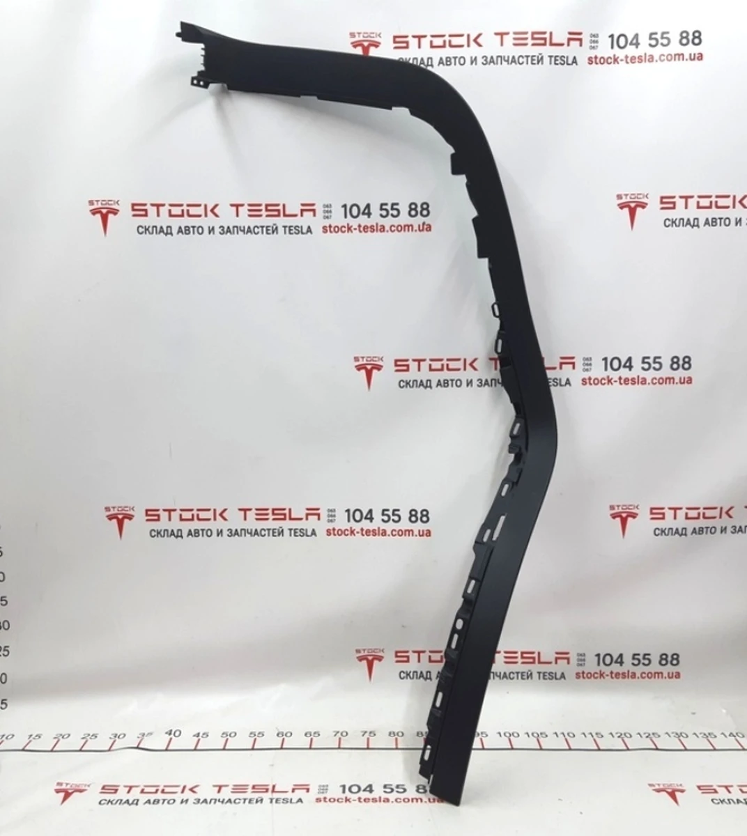 12 Накладка отвору стійки C ліва пластик Tesla model X 1105126-00-E