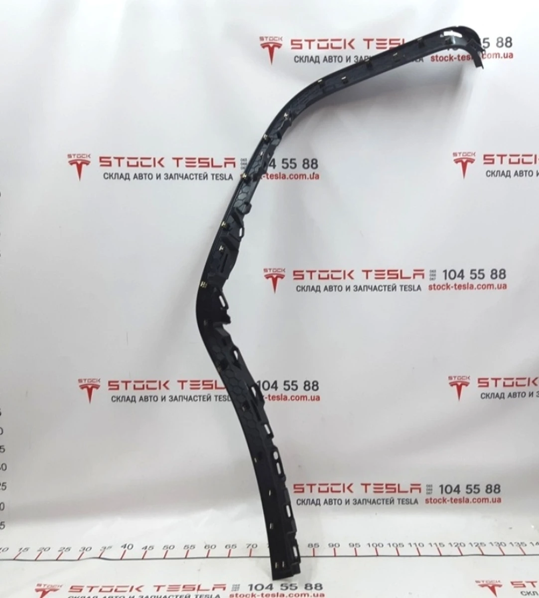 12 Накладка отвору стійки C ліва пластик Tesla model X 1105126-00-E