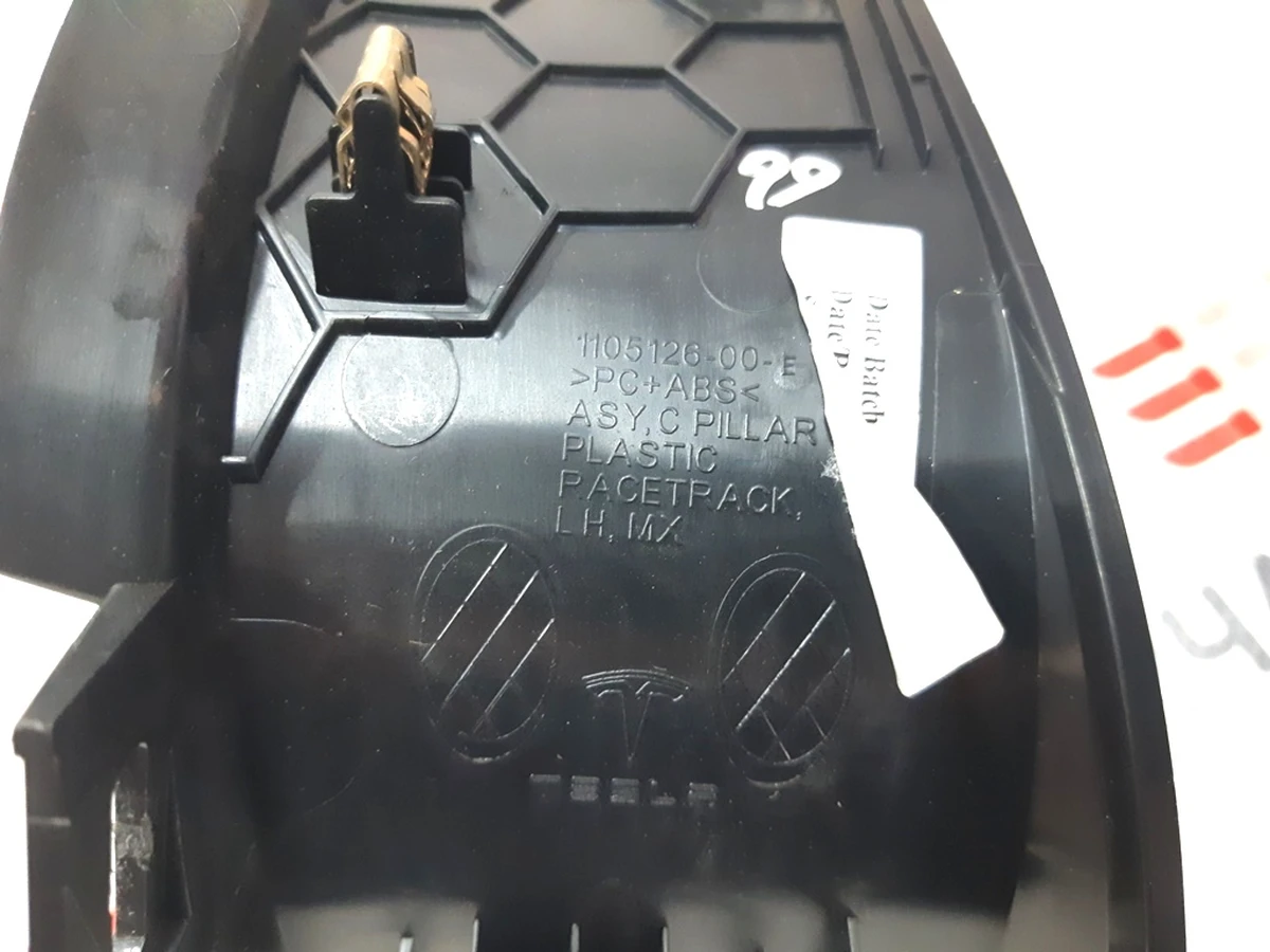 12 Накладка отвору стійки C ліва пластик Tesla model X 1105126-00-E