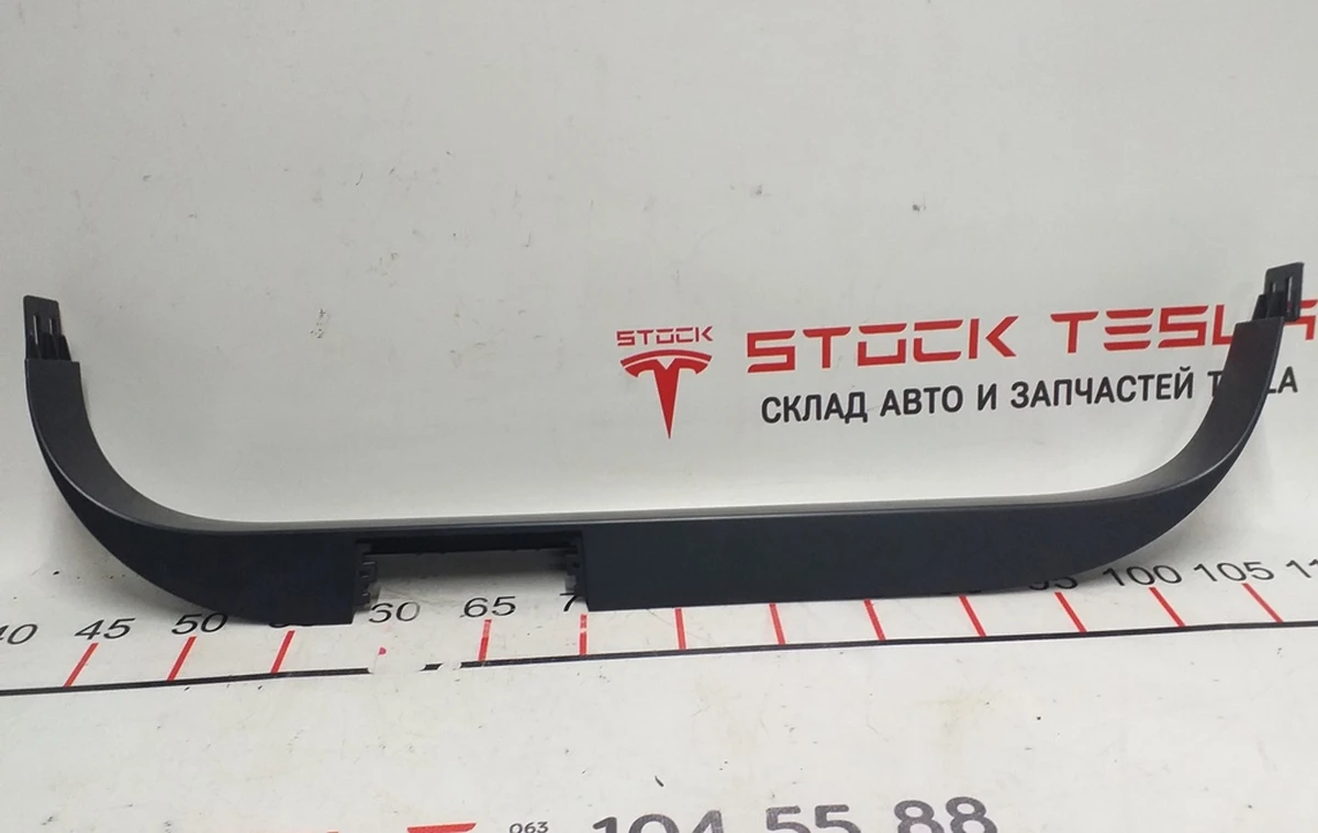 9 Накладка дверного отвору заднього лівого нижня пластик Tesla model X 1105138-00-D
