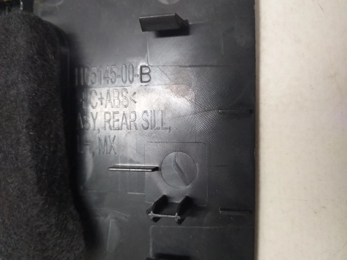 18 Door sill trim, rear left Tesla model X 1105145-00-B