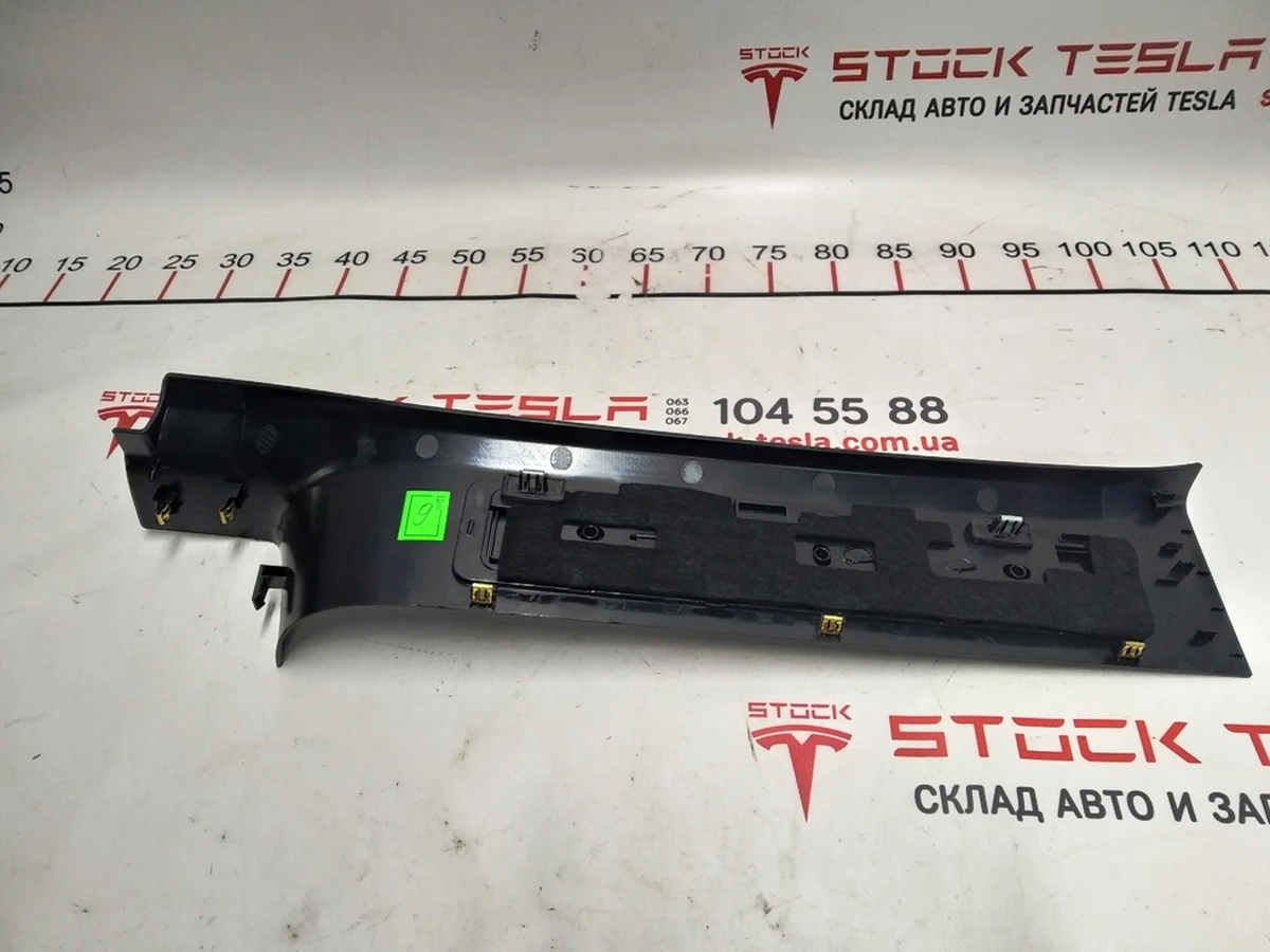 18 Облицювання порога задніх правих дверей Tesla model X 1105148-00-B