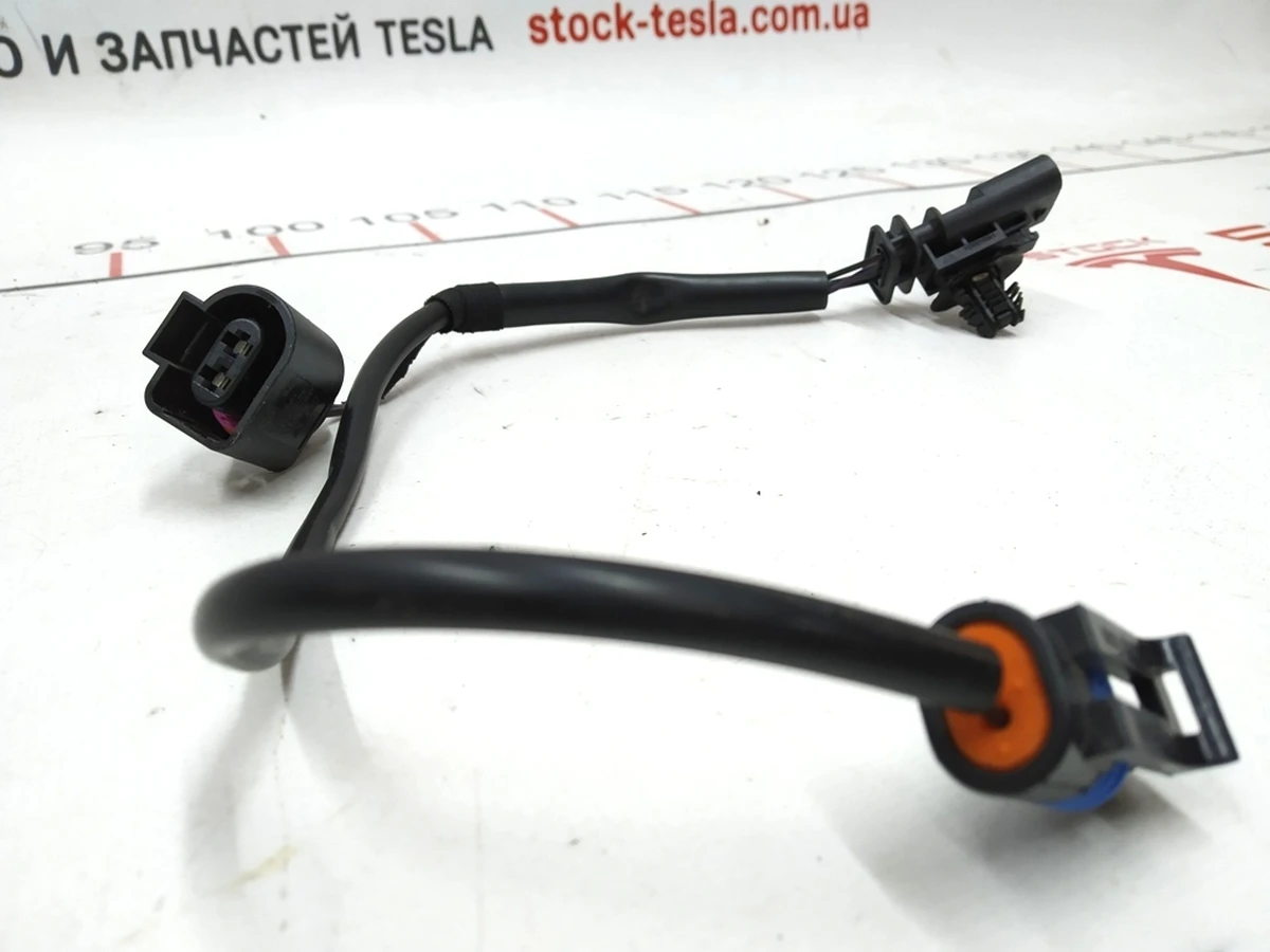 9 Tesla model 3 washer reservoir pump wiring harness 1105306-00-B