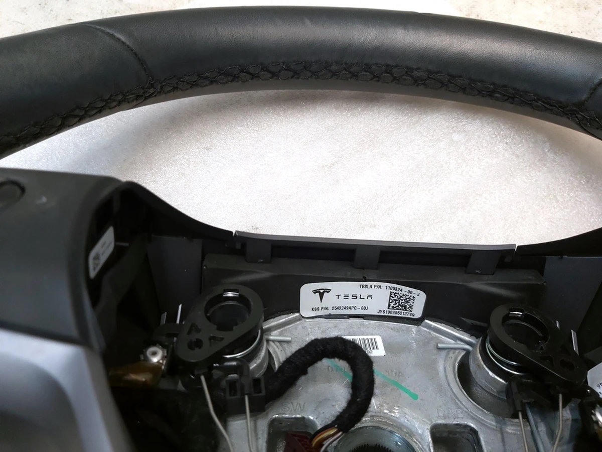 1 Колесо рульове в зборі PREMIUM без підігріву Tesla model 3 1095222-00-L