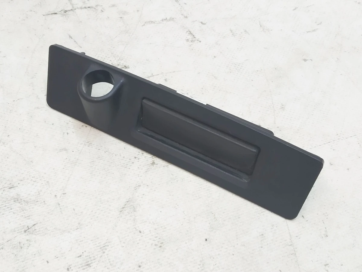 2 Кнопка открытия крышки багажника без камеры Tesla Model 3, Model Y 1105486-00-E