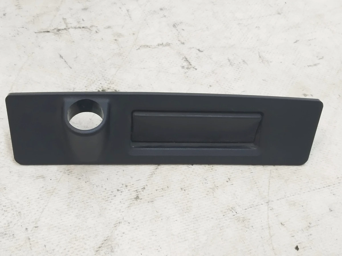 2 Кнопка открытия крышки багажника без камеры Tesla Model 3, Model Y 1105486-00-E