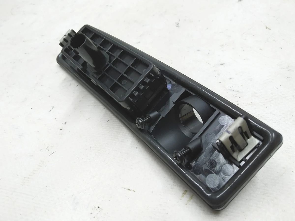 2 Кнопка відкриття кришки багажника із кріпленням у зборі Tesla model 3 1105486-00-E