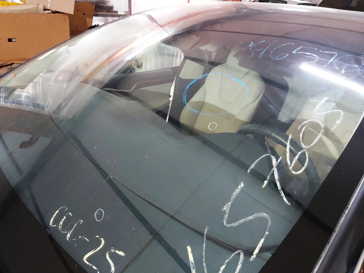 1 Стекло лобовое АП 2.5 Tesla model X 1105964-00-D