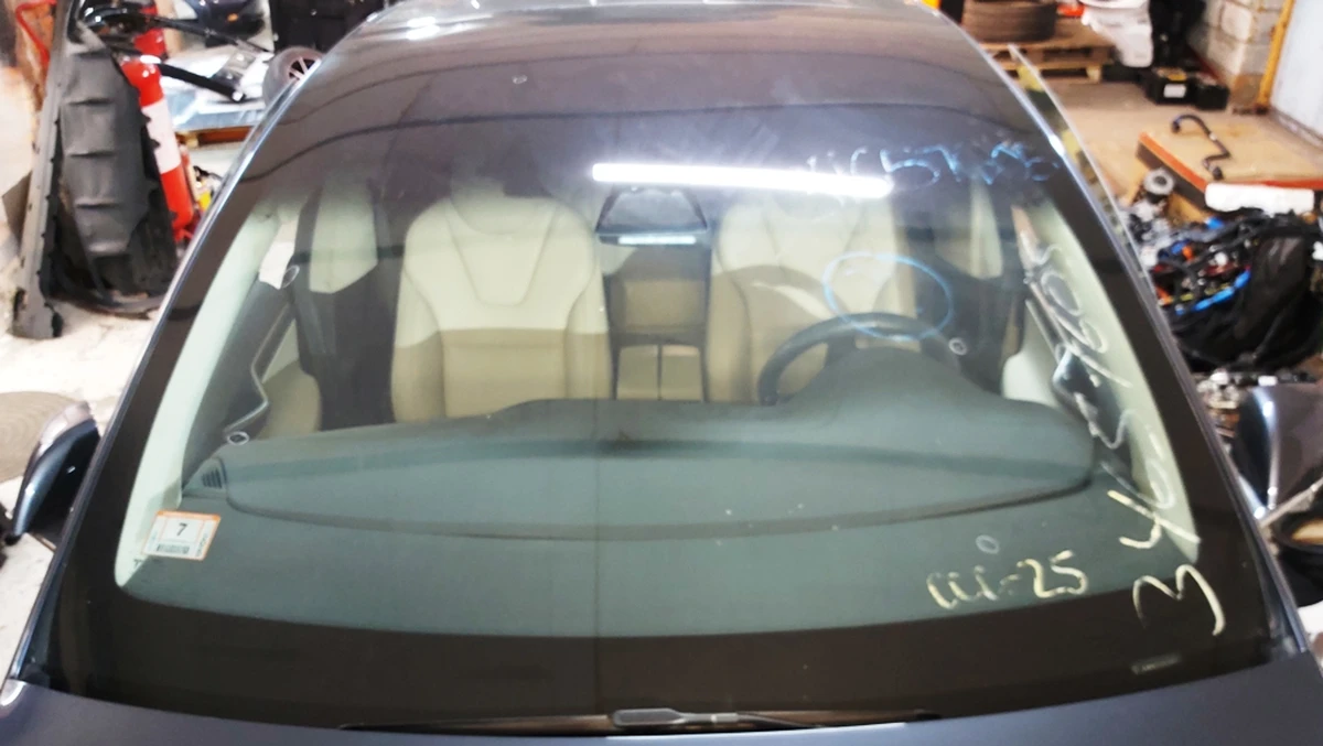 1 Стекло лобовое АП 2.5 Tesla model X 1105964-00-D