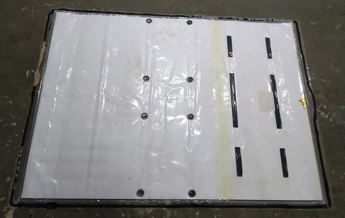 1 Ущільнювач листового верхнього (м'якого) корпусу основної батареї Tesla model S REST, Tesla model X 1106362-01-B