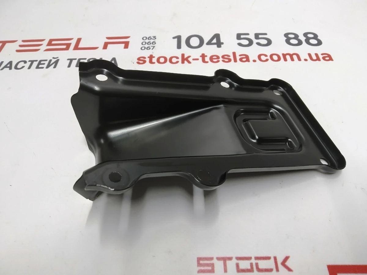 1 Кронштейн кріплення кришки вентиляції основної батареї Tesla model S REST, Tesla model X 1106362-01-B