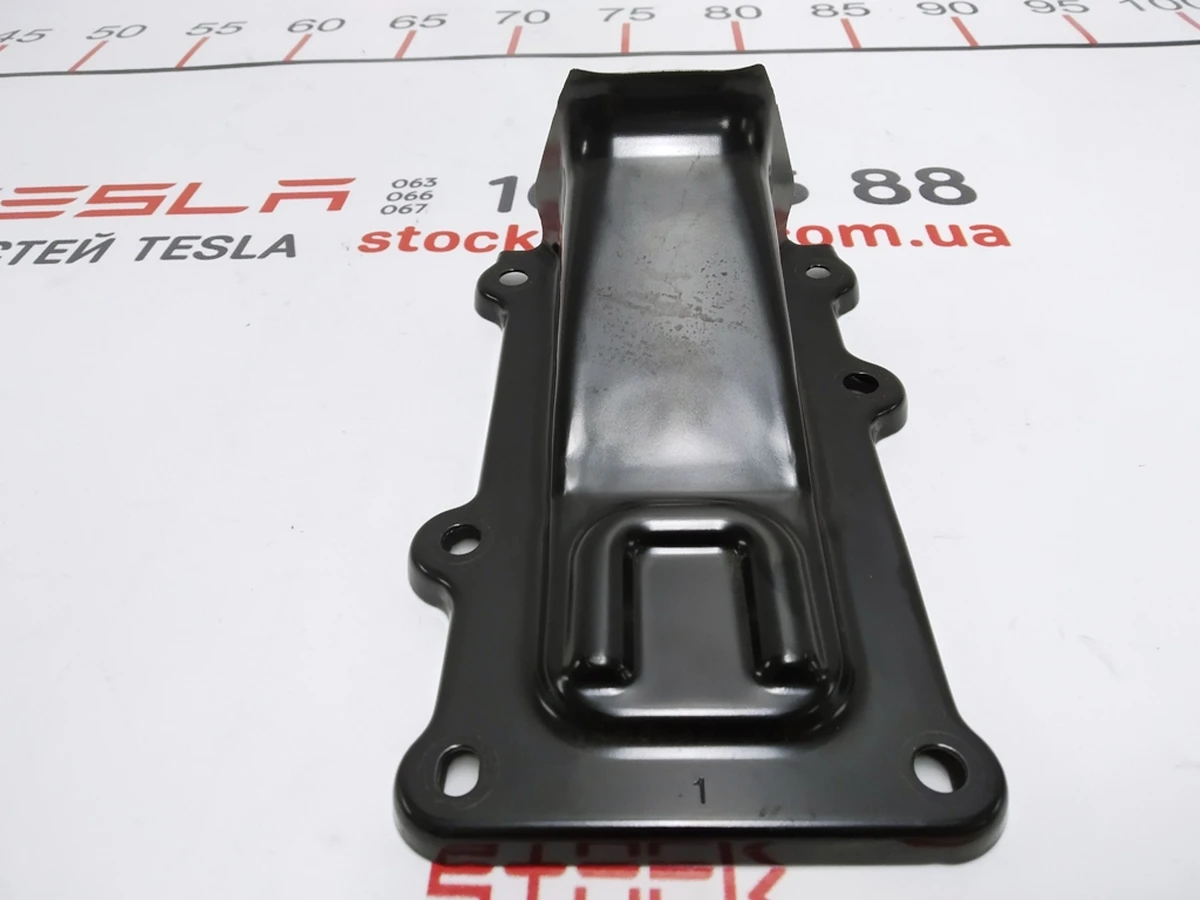 1 Кронштейн кріплення кришки вентиляції основної батареї Tesla model S REST, Tesla model X 1106362-01-B
