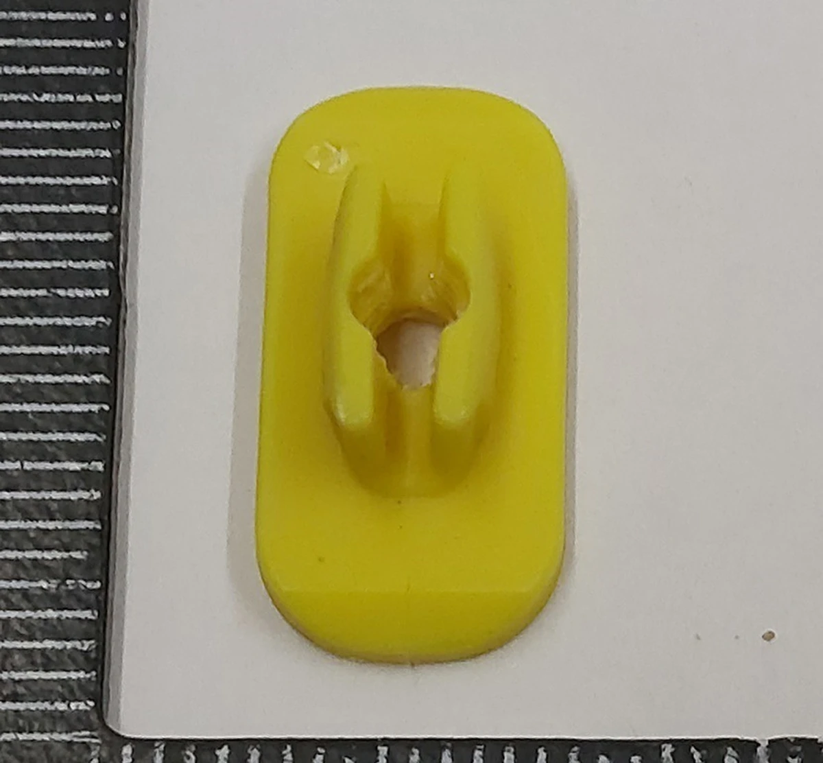 4 Кліпса молдинга кузова бокового 22x8,4x7,0.8-1 GRIP, PA66 Tesla Model 3, Model 3 Jan 2024, Model Y, Model Y Feb 2025 1106827-00-C