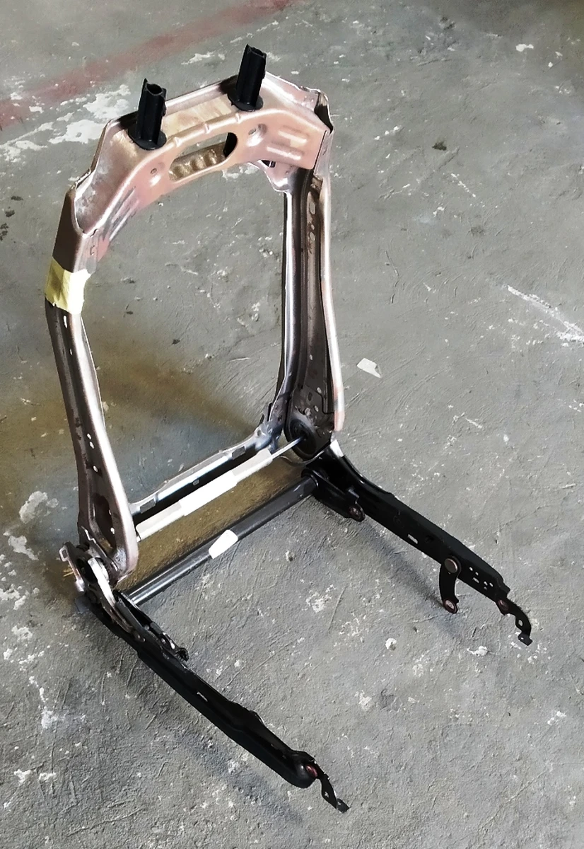 2 Каркас металевий спинки сидіння 1-го ряду в зборі Tesla model 3 7654324-01-B