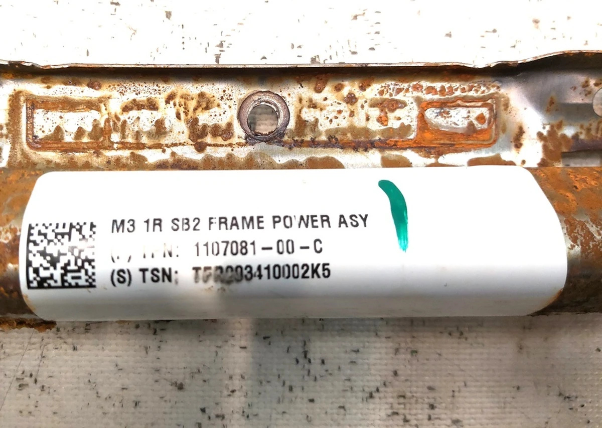 2 Спинка каркаса металлического сиденья 1-го ряда Tesla model 3, model Y 1456942-00