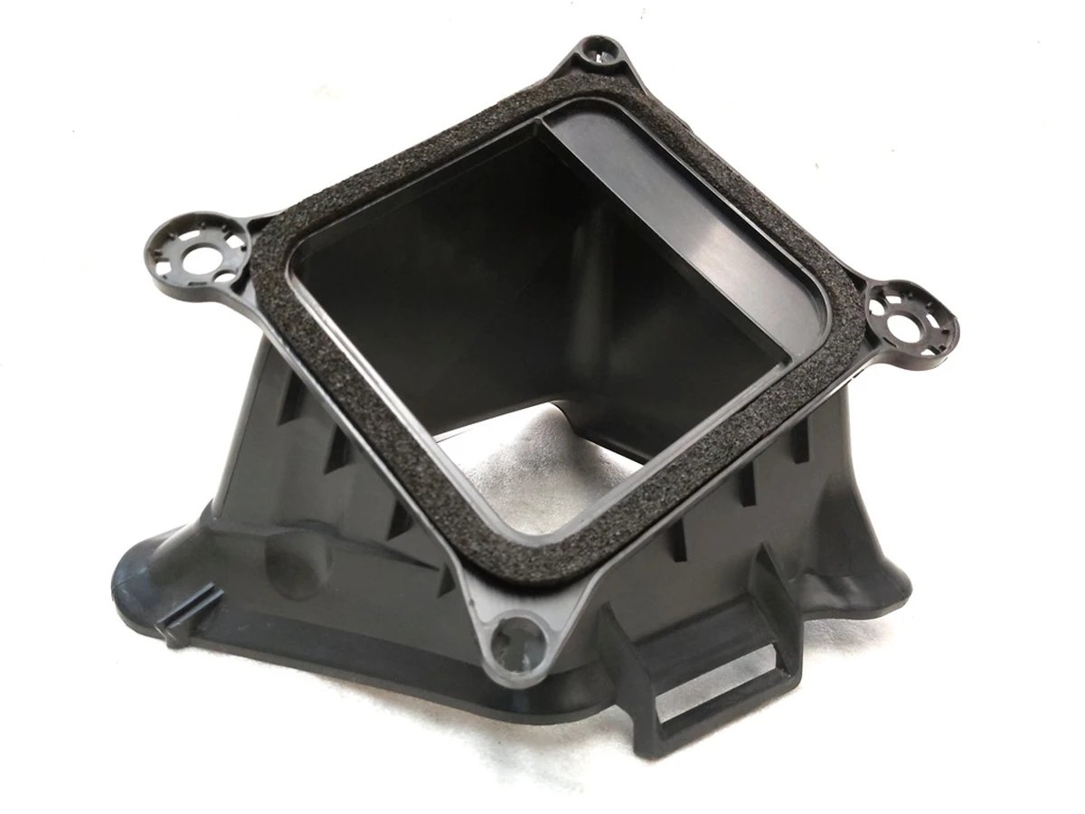 3 Повітрозабірник пічки внутрішній відновлений Tesla model 3 1107204-00-E