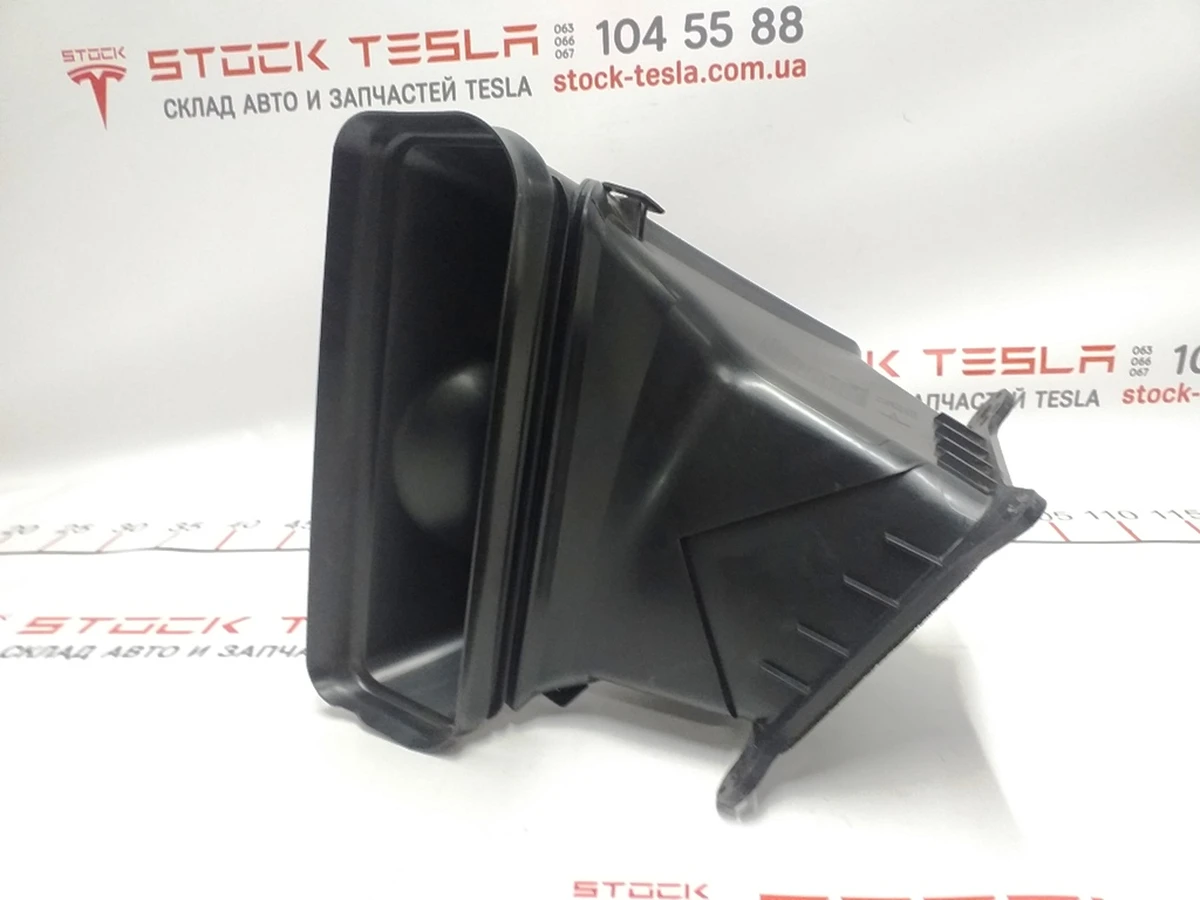 3 Повітрозабірник пічки (у зборі) Tesla model 3 1107204-00-E