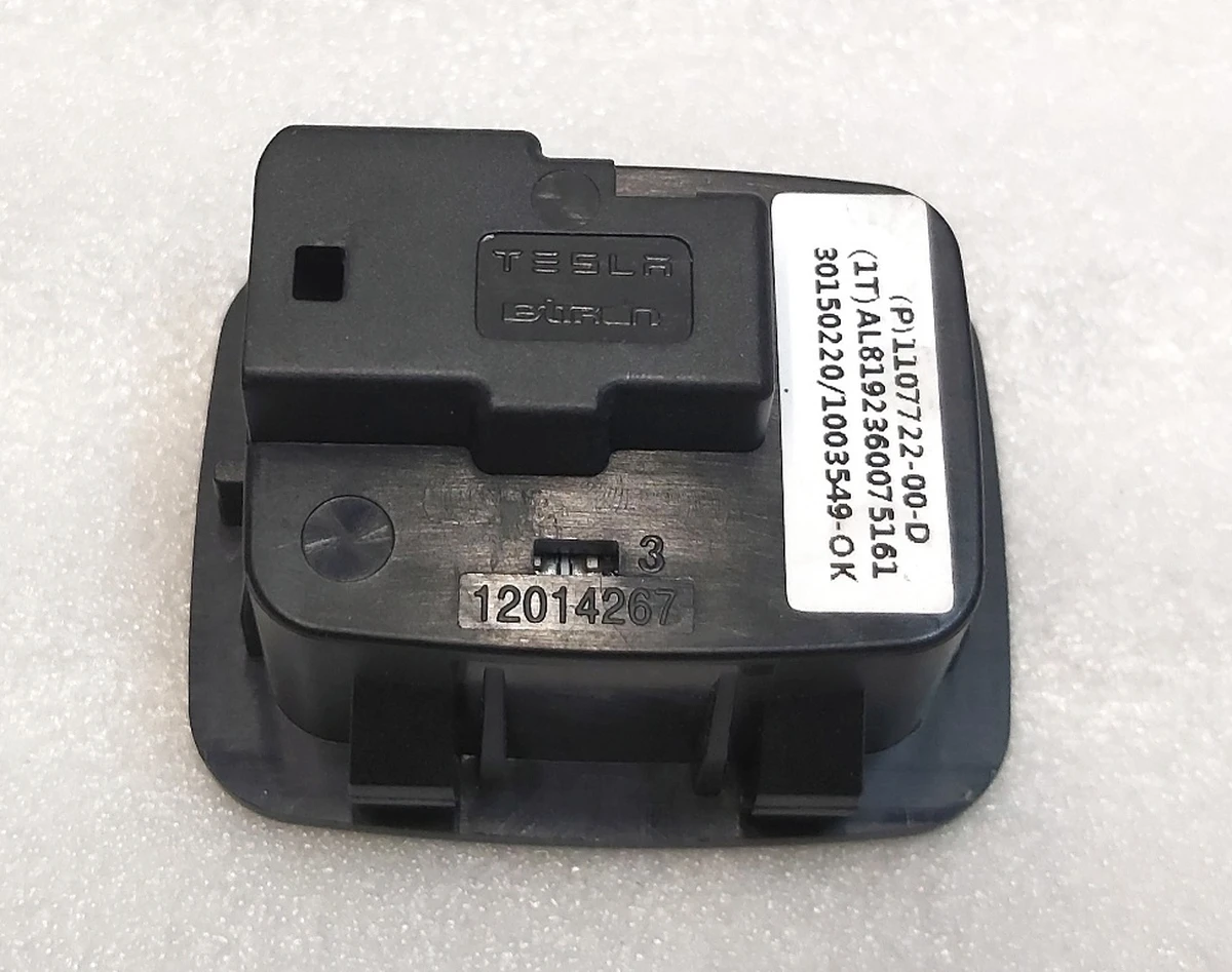 12 Кнопка аварійного відкриття капота Tesla Model 3 1107722-00-D