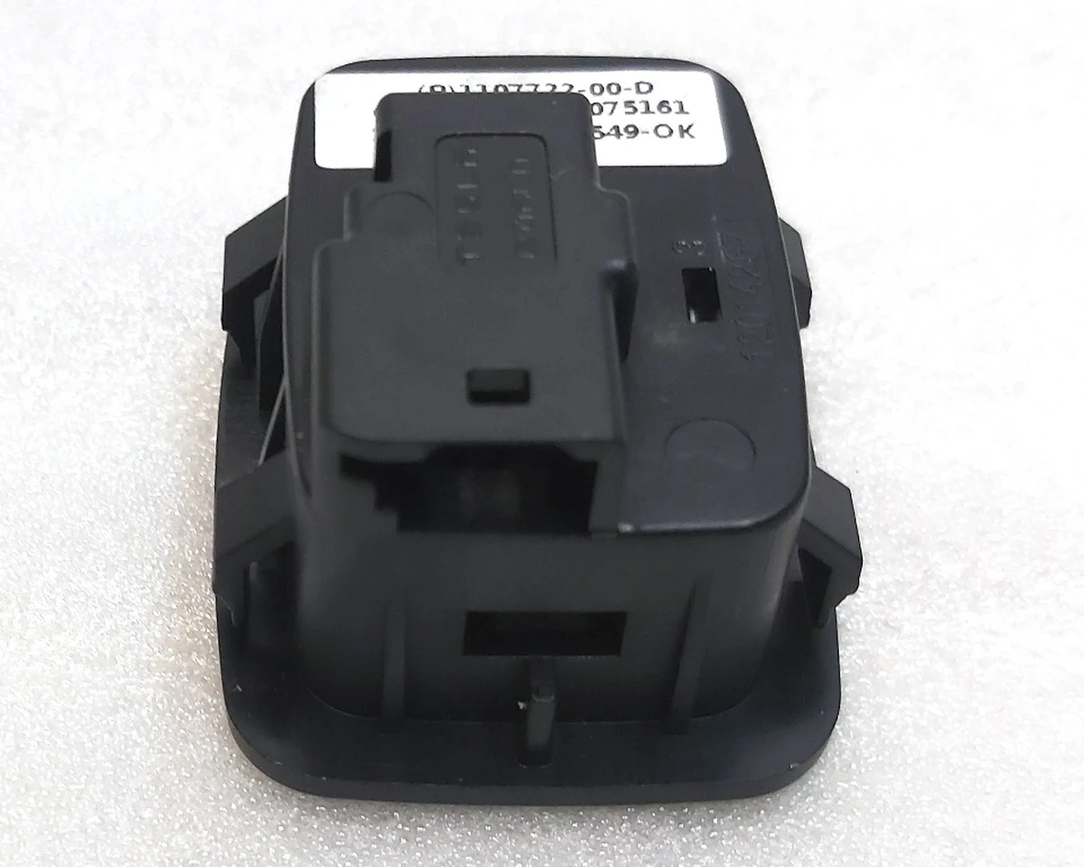 12 Кнопка аварійного відкриття капота Tesla Model 3 1107722-00-D