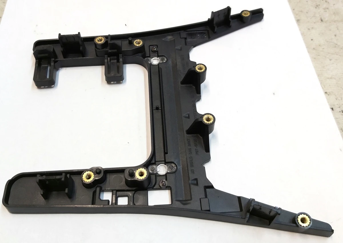 Кронштейн кріплення камери TRIPLE з датчиком температури лобового скла (у зборі) Tesla model 3 1086333-00-F