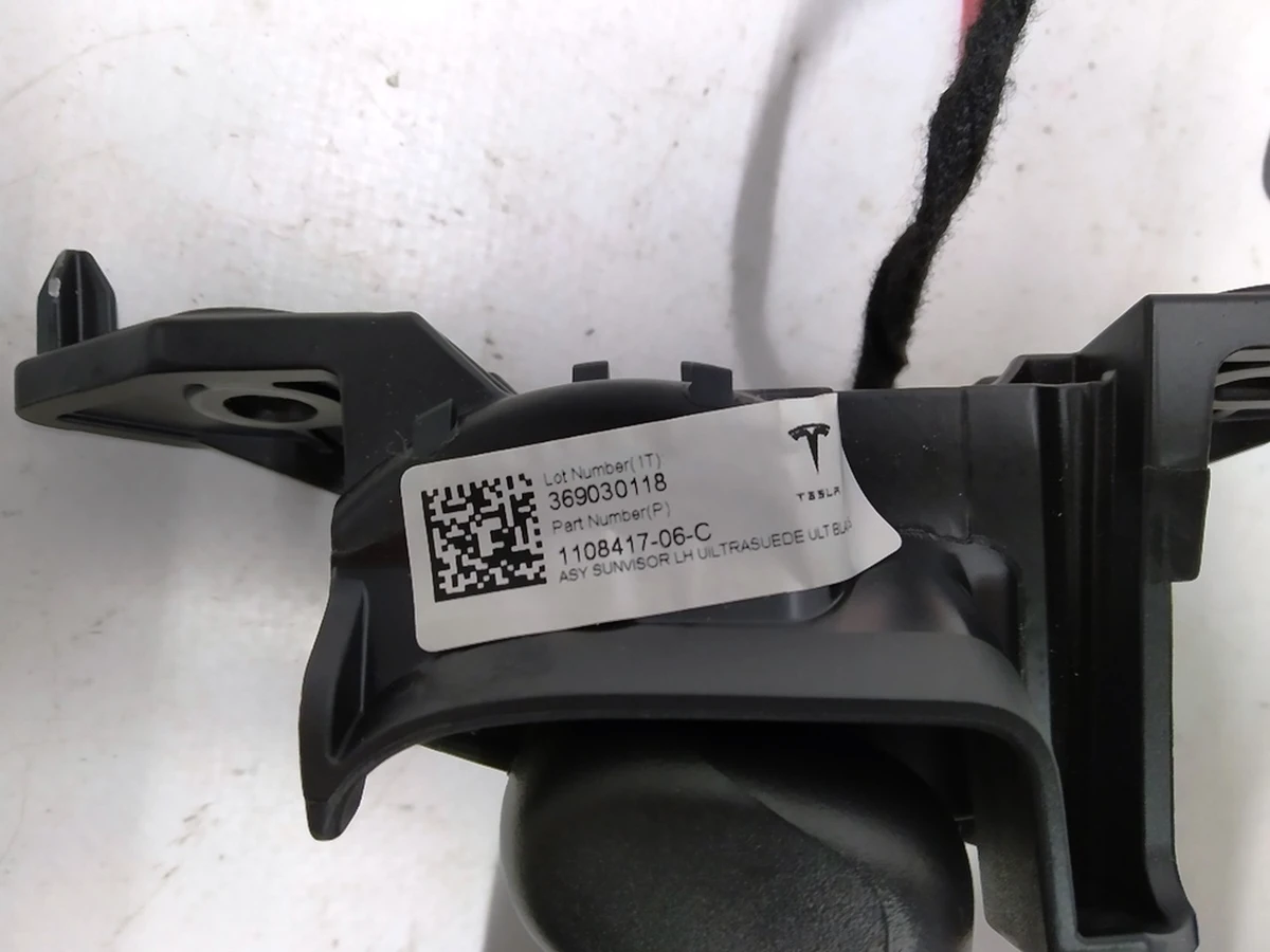 1 Козирок сонцезахисний лівий UL BLK US Tesla model X 1108417-86-E