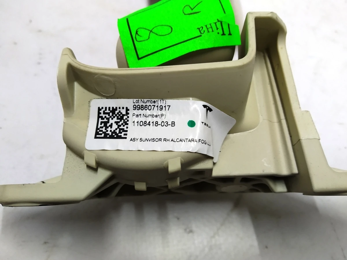 2 Козырёк солнцезащитный правый ALCANTARA FOG US Tesla model X 1108418-87-E