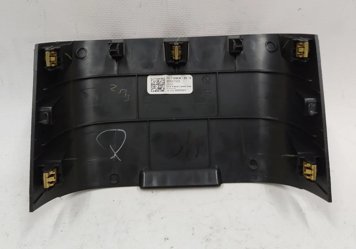 8 Декоративна накладка центральної консолі задня нижня Tesla model 3, model Y 1108494-00-B