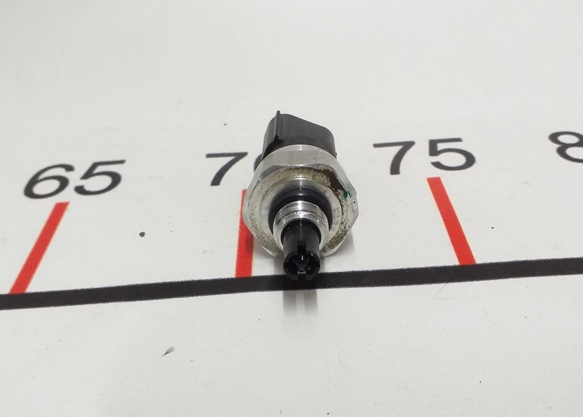 11 Датчик тиску та температури системи кондиціювання Tesla model 3 1108608-00-A