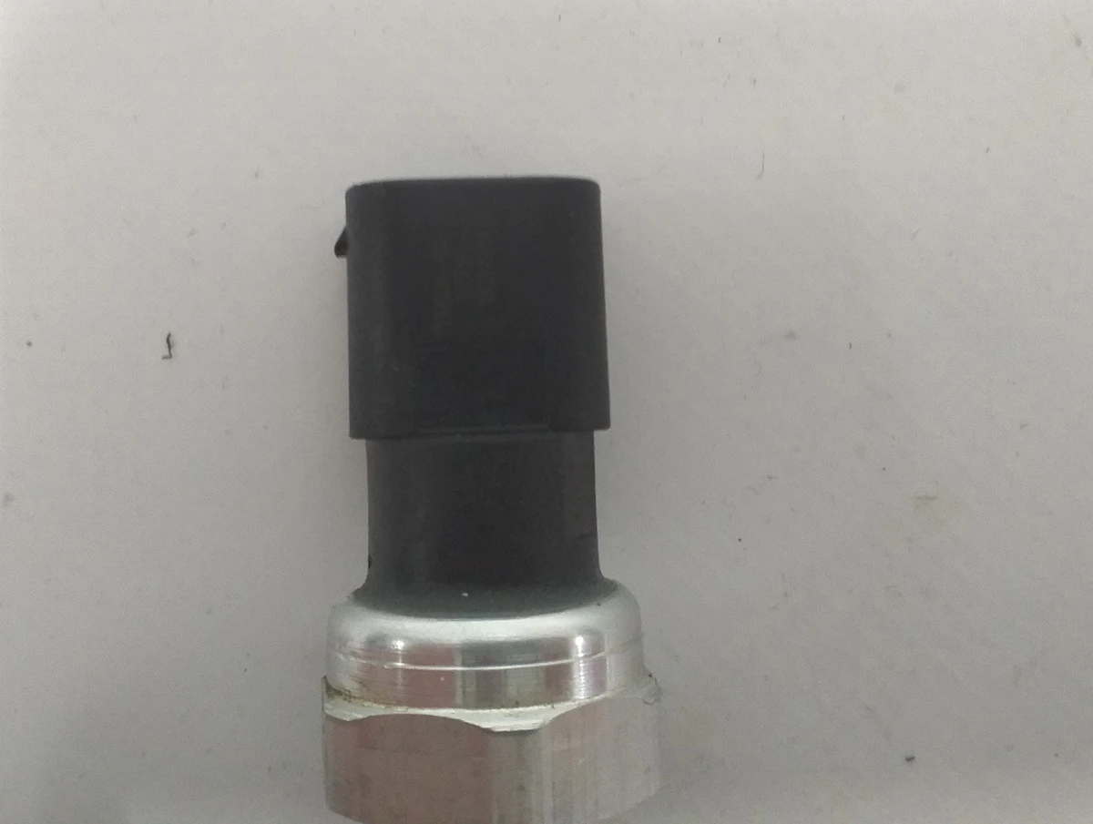 11 Датчик тиску та температури системи кондиціювання Tesla model 3 1108608-00-A