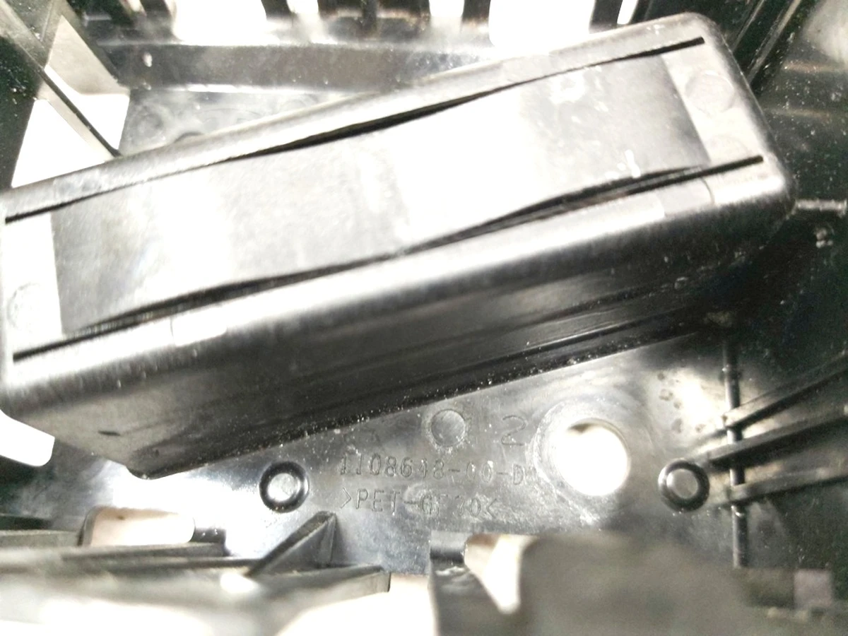 2 Кронштейн крепления радара Tesla model 3 1108648-00-E