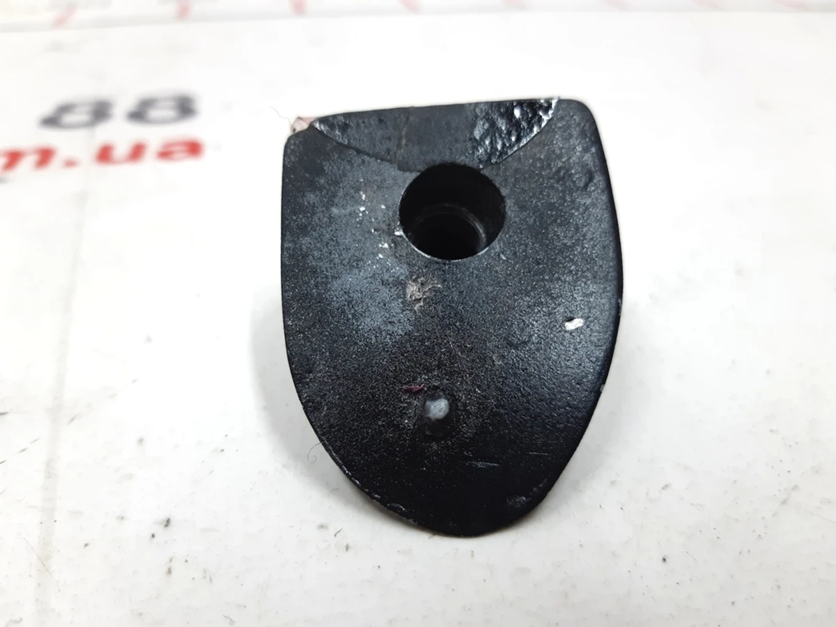 2 Fastening-emphasis of the trunk shelf of the upper Tesla model X 1108701-00-D