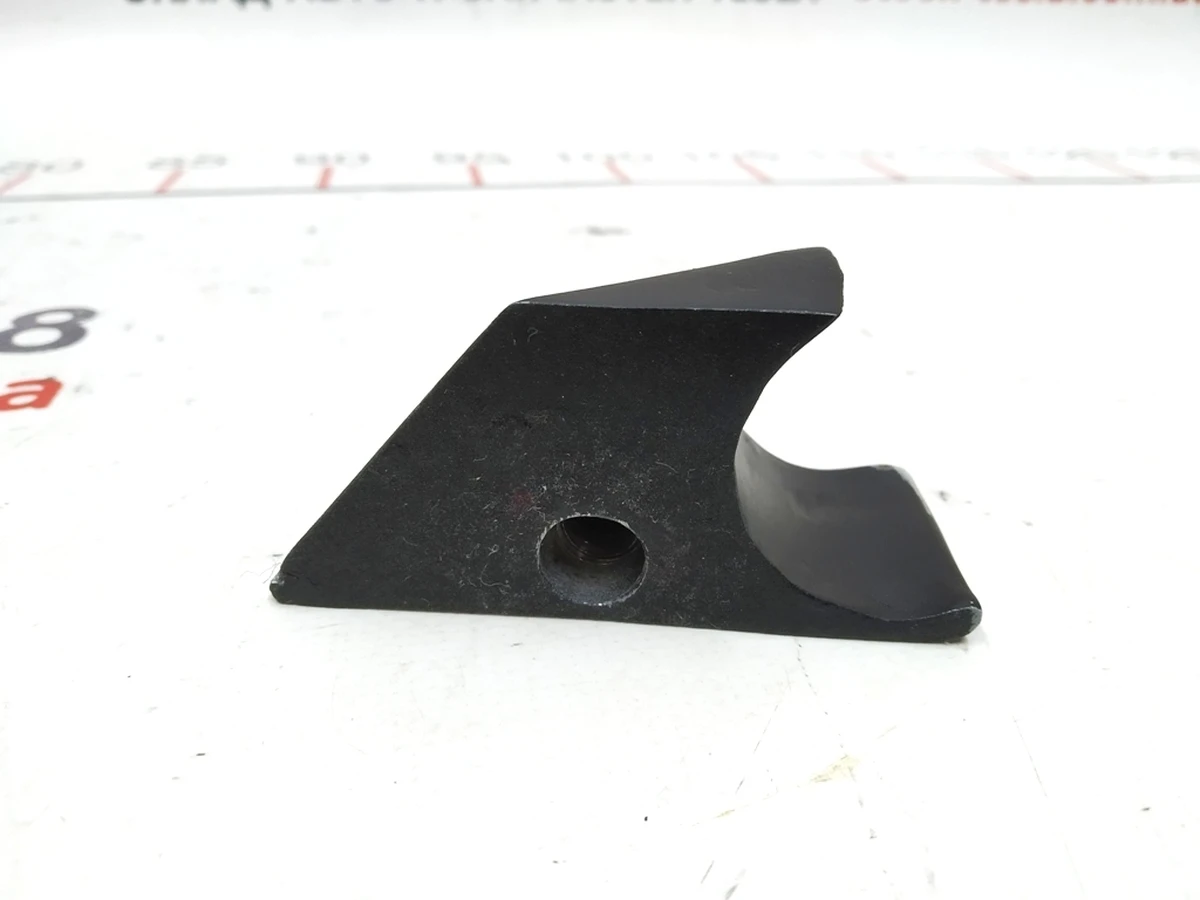 2 Fastening-emphasis of the trunk shelf of the upper Tesla model X 1108701-00-D