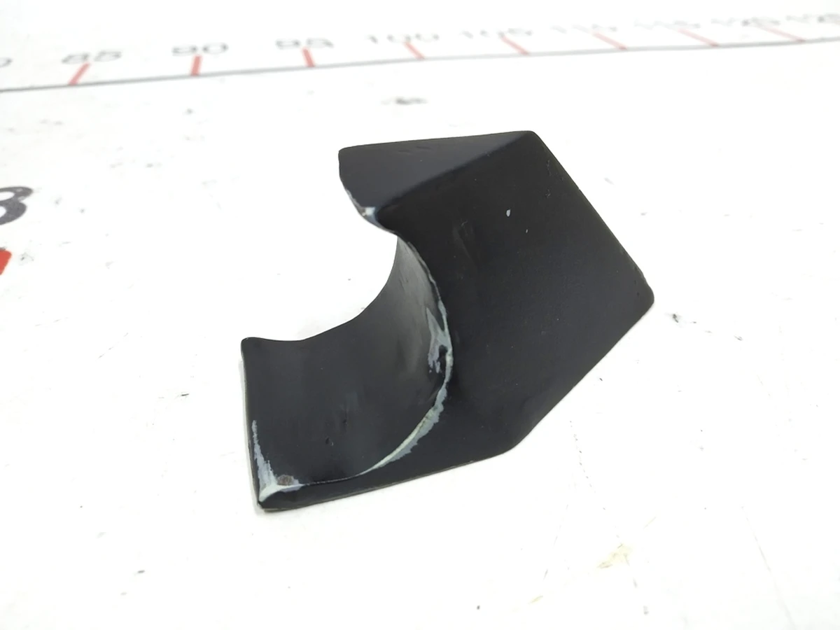 2 Fastening-emphasis of the trunk shelf of the upper Tesla model X 1108701-00-D