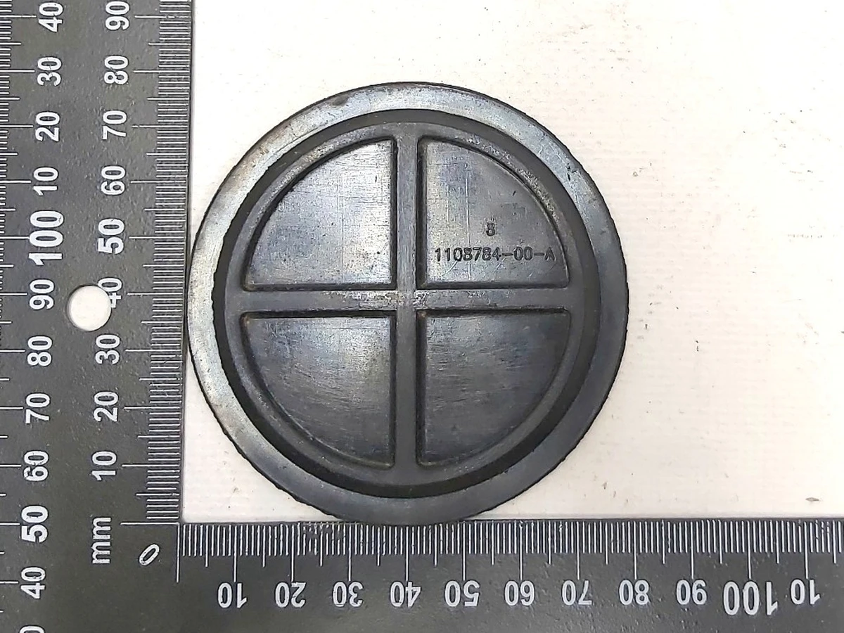 62 PLUG, ROUND,66mm, EPDM BLK Tesla Model 3, Model 3 Jan 2024, Model Y, Model Y Feb 2025 1108784-00-A