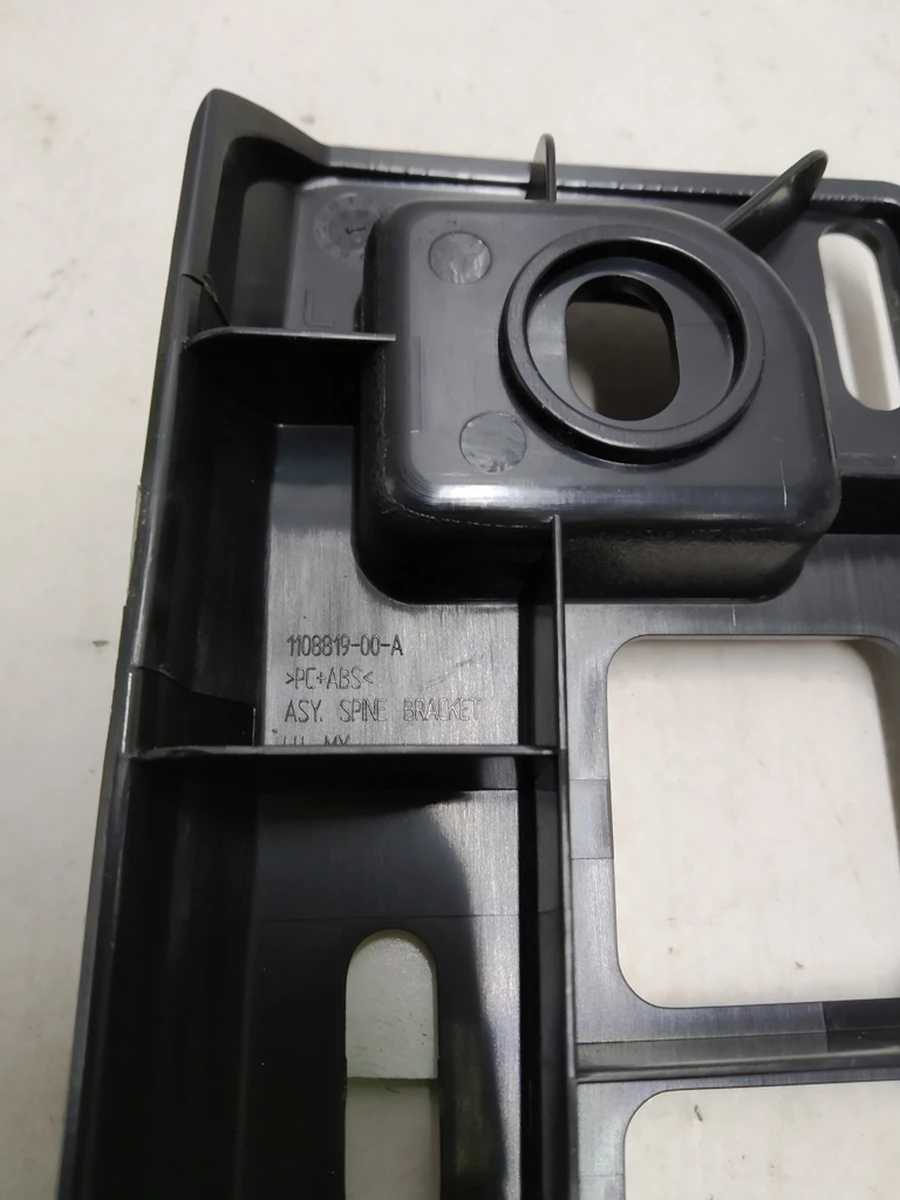 22 Кронштейн крепления накладки верхней дверного проема сокола левый Tesla model X 1108819-00-B