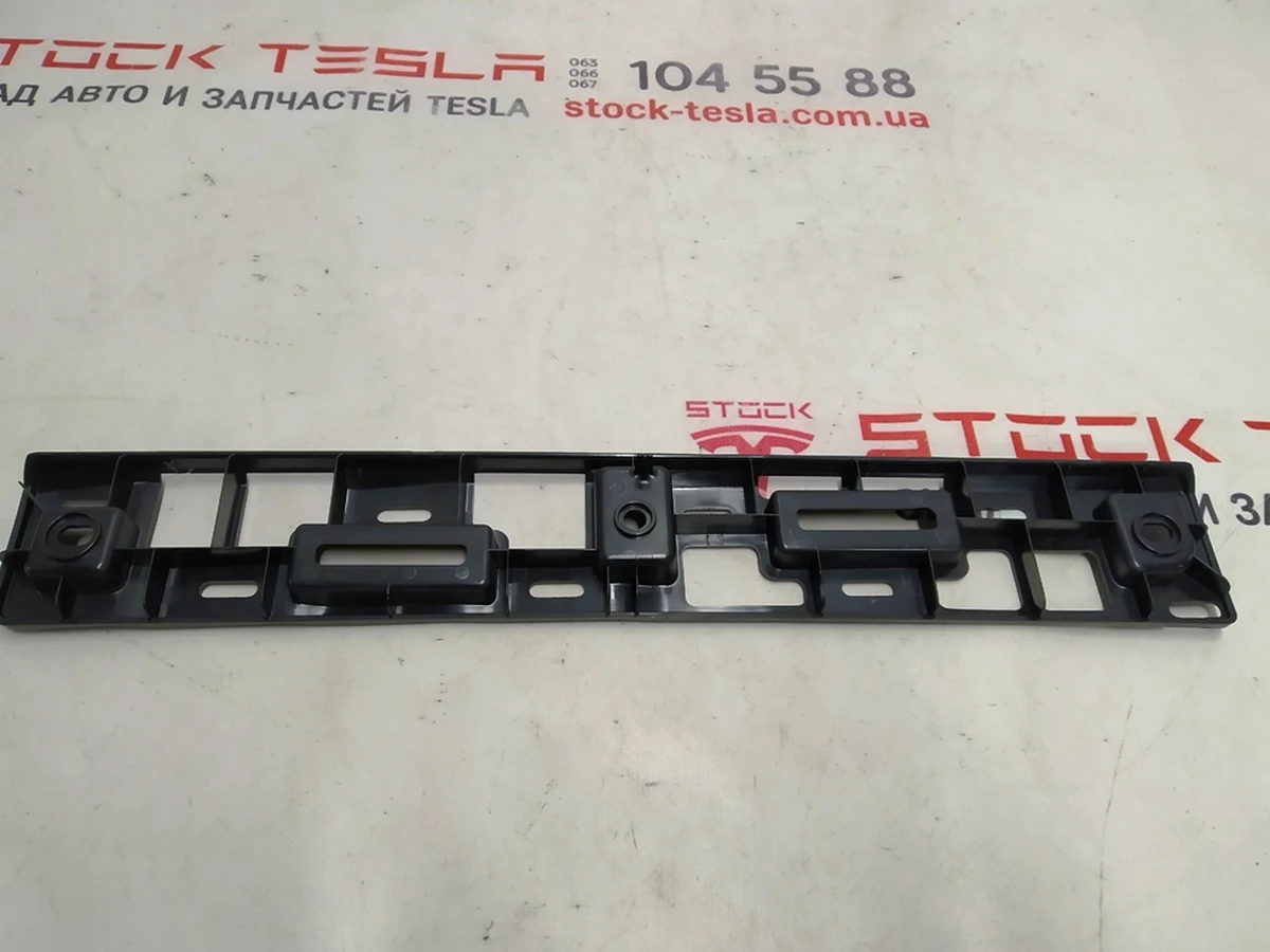 22 Кронштейн кріплення накладки верхнього дверного отвору сокола лівий Tesla model X 1108819-00-B