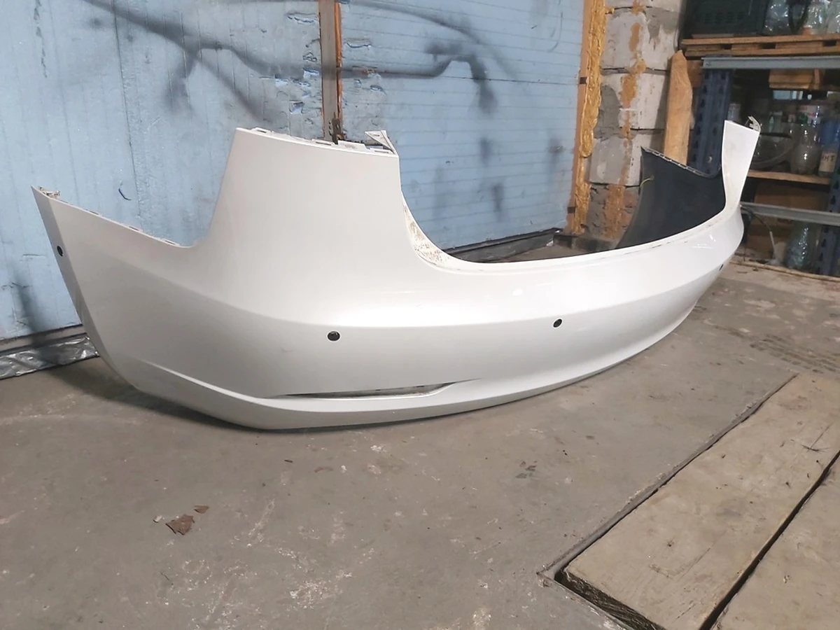 1 Бампер задній під 6 парктроніків у зборі з кронштейнами кріплення парктроніків PEARL WHITE MULTI-COAT-PPSW (з ушкодж.) Tesla model 3 1108905-S3-A