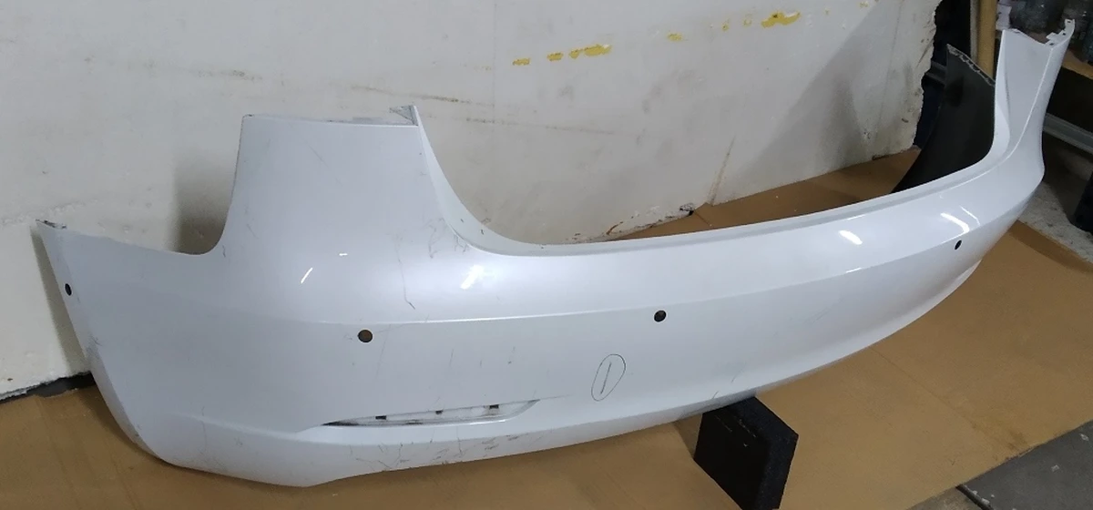 1 Бампер задний под 6 парктроников в сборе с кронштейнами парктроников PEARL WHITE MULTI-COAT-PPSW Tesla model 3 1108905-S3-A