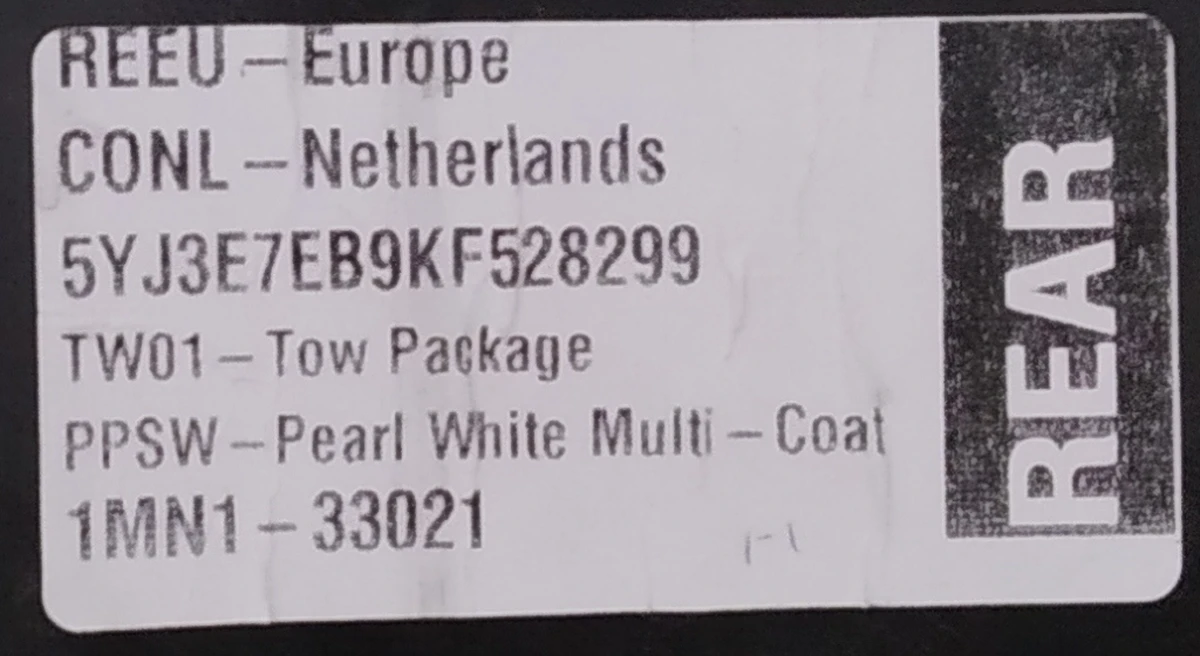 1 Бампер задний под 6 парктроников в сборе с кронштейнами парктроников PEARL WHITE MULTI-COAT-PPSW Tesla model 3 1108905-S3-A