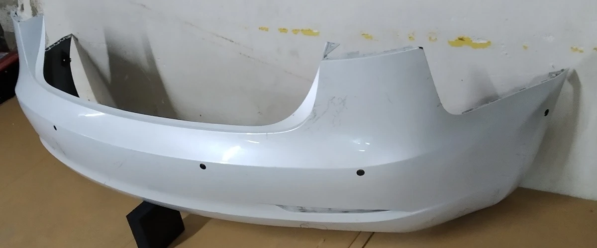 1 Rear bumper for 6 parking sensors assembled with parking sensors PEARL WHITE MULTI-COAT-PPSW Tesla model 3 1108905-S3-A