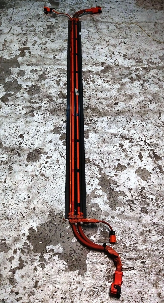 3 Кабель високовольтний основний батареї тунельний в зборі з кронштейнами та захисною кришкою AWD Tesla model 3 1109002-00-F