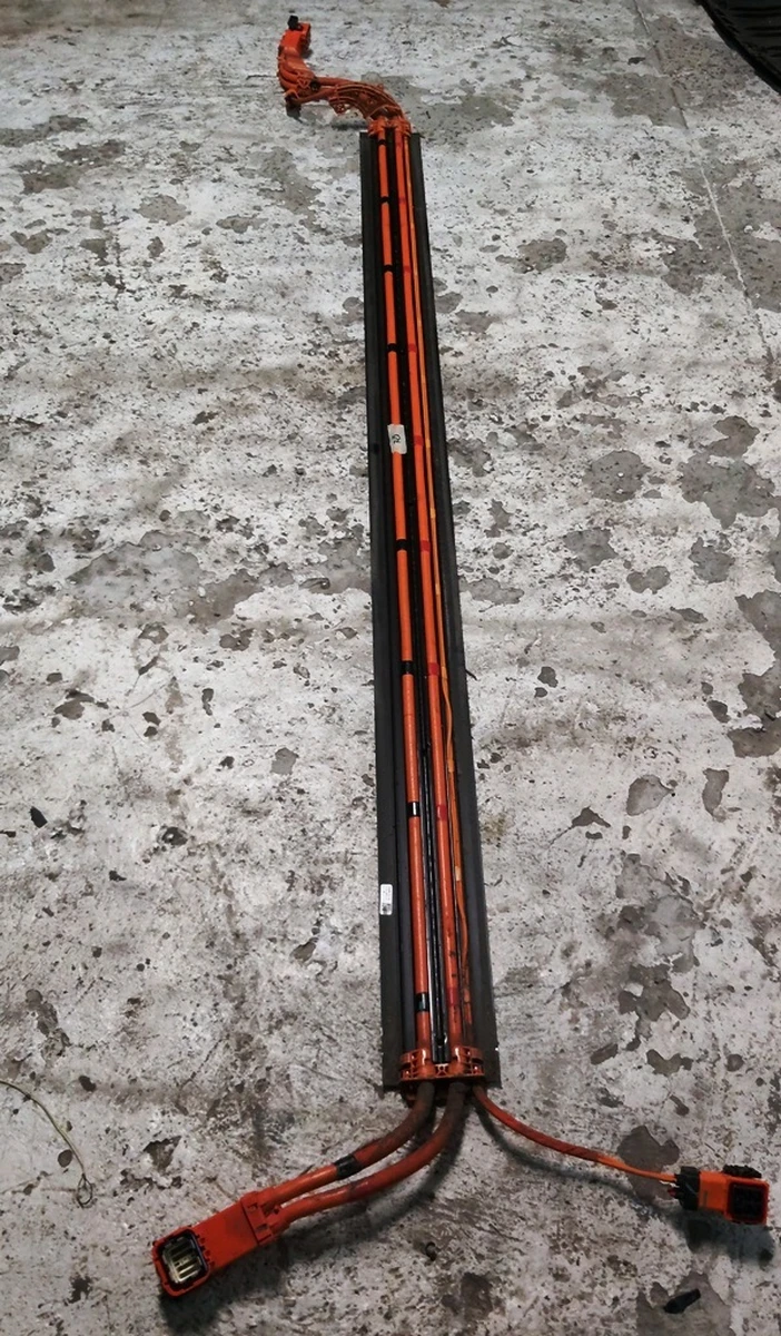 3 Кабель високовольтний основний батареї тунельний в зборі з кронштейнами та захисною кришкою AWD Tesla model 3 1109002-00-F