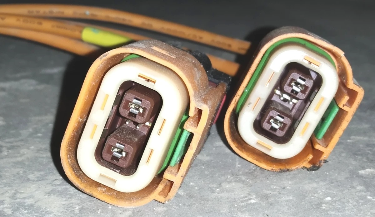 3 Кабель высоковольтный основной батареи туннельный в сборе с кронштейнами и крышкой защитной RWD Tesla model 3 1109004-10-G