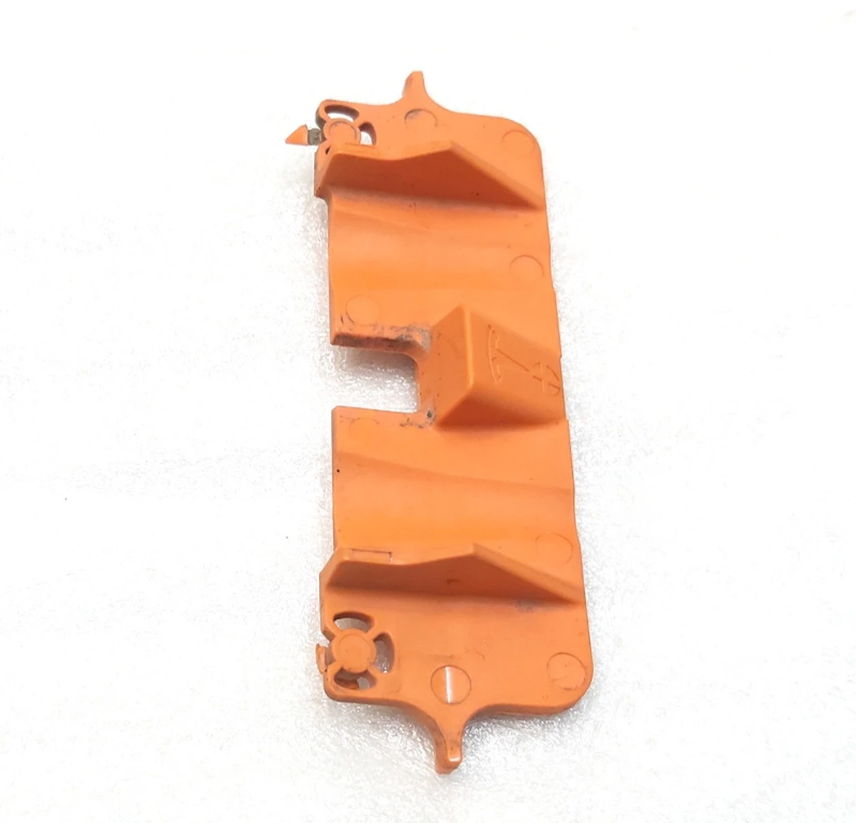 4 Кронштейн нижний кабеля высоковольтного основной батареи туннельного Tesla model 3 1109006-00-D