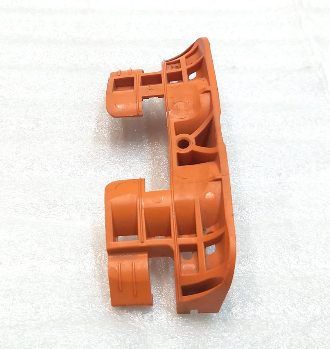 5 Кронштейн верхний кабеля высоковольтного основной батареи туннельного Tesla model 3 1109008-00-D